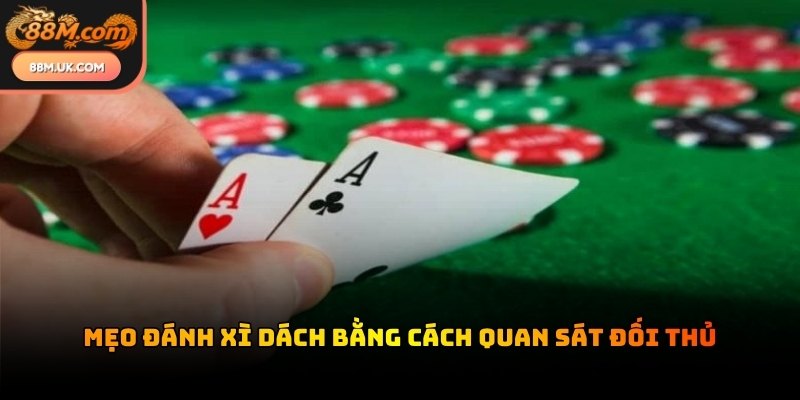 Theo dõi sát sao từng động thái của người chơi cùng bàn để phán đoán bộ bài